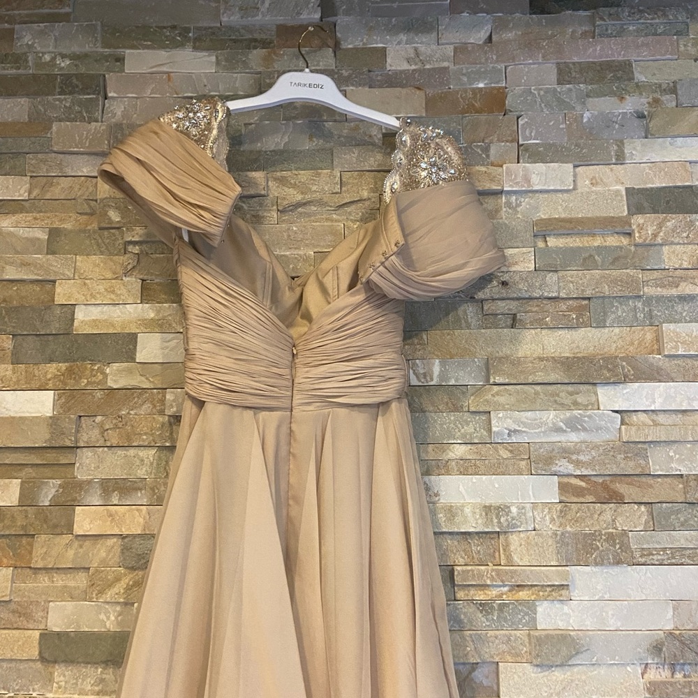 Dress - Picture 2 of 4